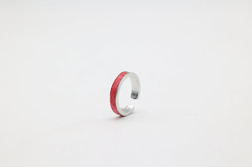 Bague réglable en acier inoxydable avec du cuir marin couleur framboise roxane atelier