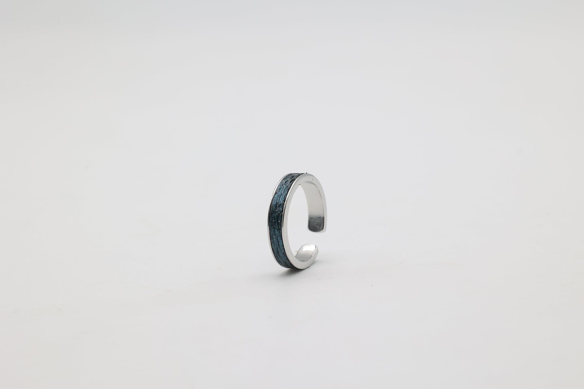 Bague réglable en acier inoxydable avec du cuir marin couleur aigue marine roxane atelier