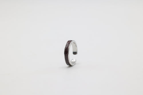 Bague réglable en acier inoxydable avec du cuir marin couleur bordeaux roxane atelier