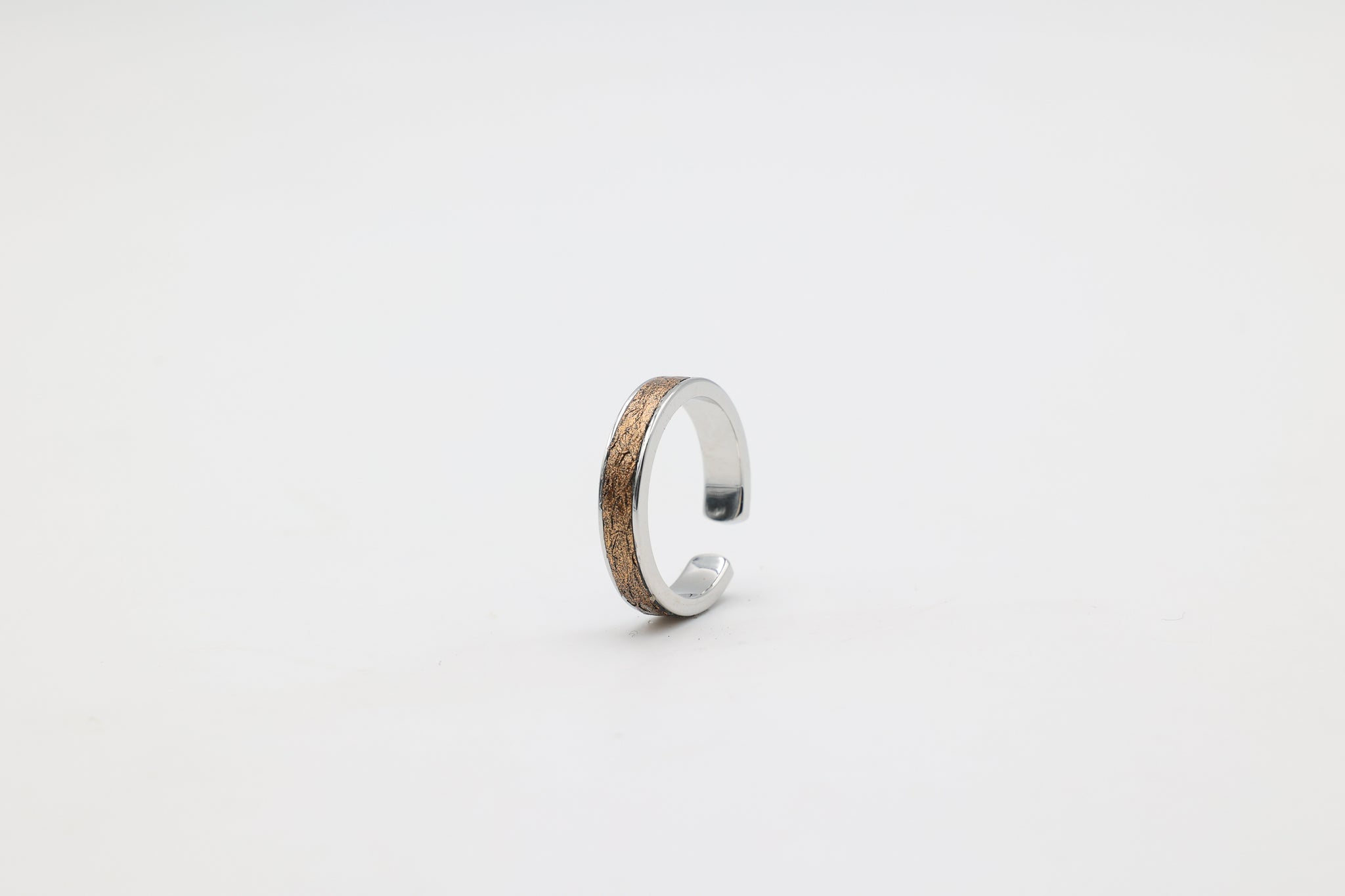 Bague réglable en acier inoxydable avec du cuir marin couleur bronze roxane atelier