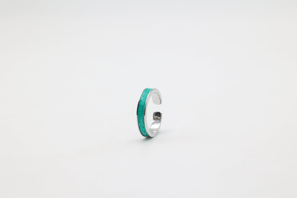 Bague réglable en acier inoxydable avec du cuir marin couleur turquoise roxane atelier