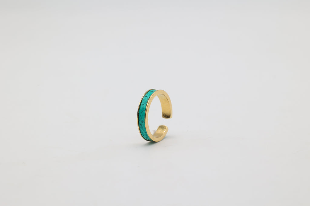 Bague réglable en acier inoxydable plaqué or avec du cuir marin couleur turquoise roxane atelier