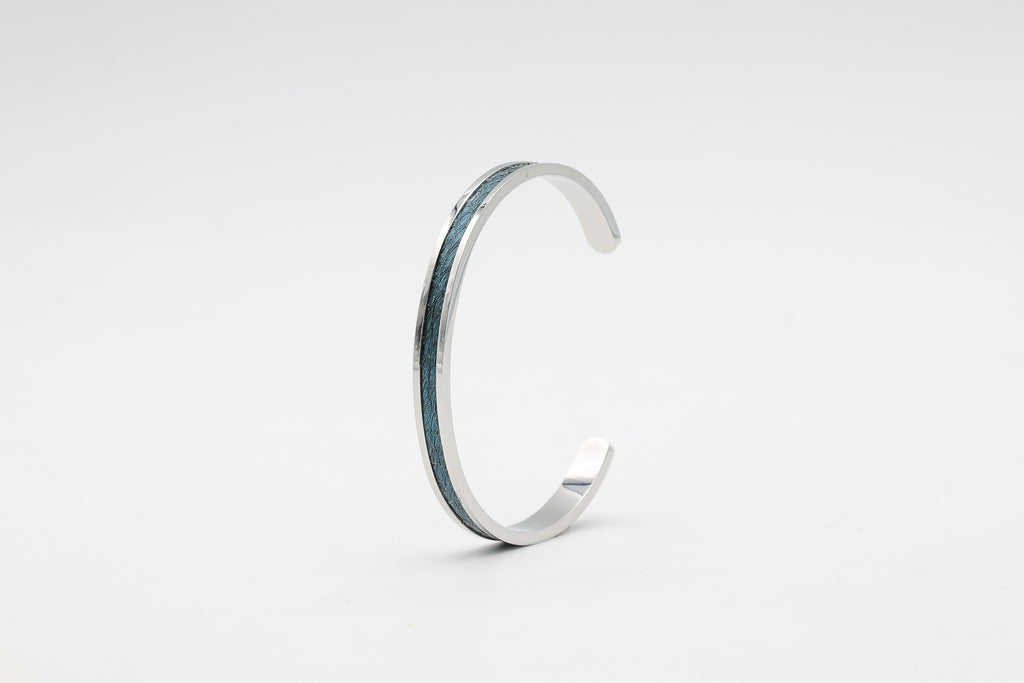 Bracelet réglable en acier inoxydable avec du cuir marin couleur aigue marine roxane atelier