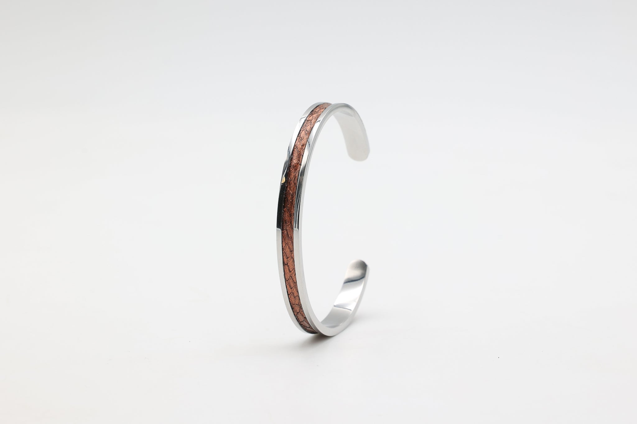 Bracelet réglable en acier inoxydable avec du cuir marin couleur cuivre roxane atelier