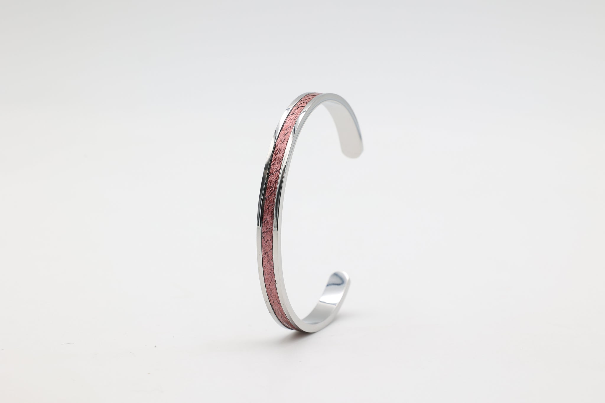 Bracelet réglable en acier inoxydable avec du cuir marin couleur rose poudré roxane atelier