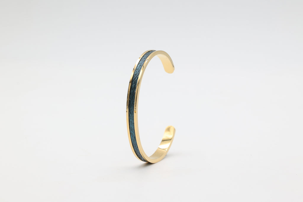 Bracelet réglable en acier inoxydable plaqué or avec du cuir marin couleur aigue marine roxane atelier