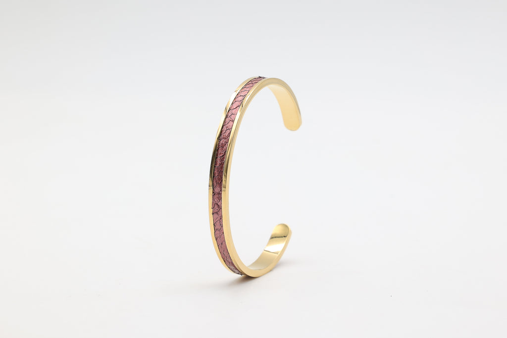 Bracelet réglable en acier inoxydable plaqué or avec du cuir marin couleur rose poudré roxane atelier