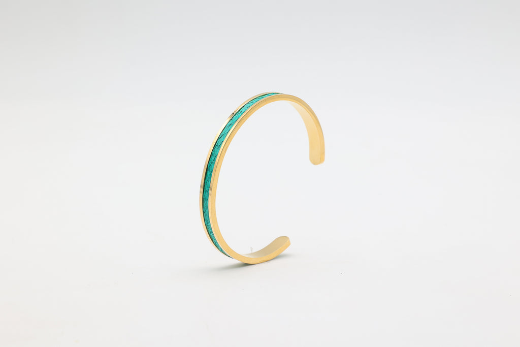 Bracelet réglable en acier inoxydable plaqué or avec du cuir marin couleur turquoise roxane atelier