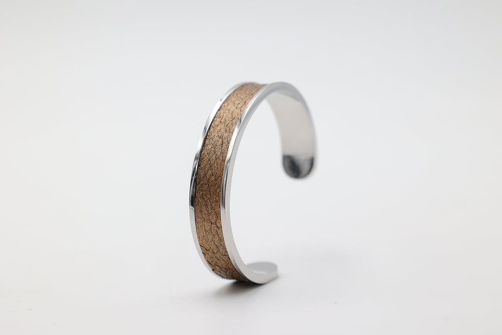 Bracelet réglable large en acier inoxydable avec du cuir marin couleur bronze roxane atelier